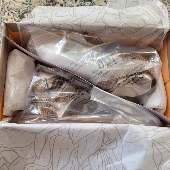 Crown Vintage Paxley Thong Ankle Strap Sandals - Picture 6 of 9